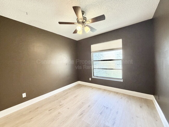 Building Photo - 10227 Comfort Cir