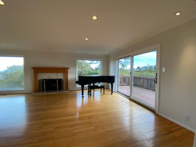 Building Photo - 845 Viewridge Dr