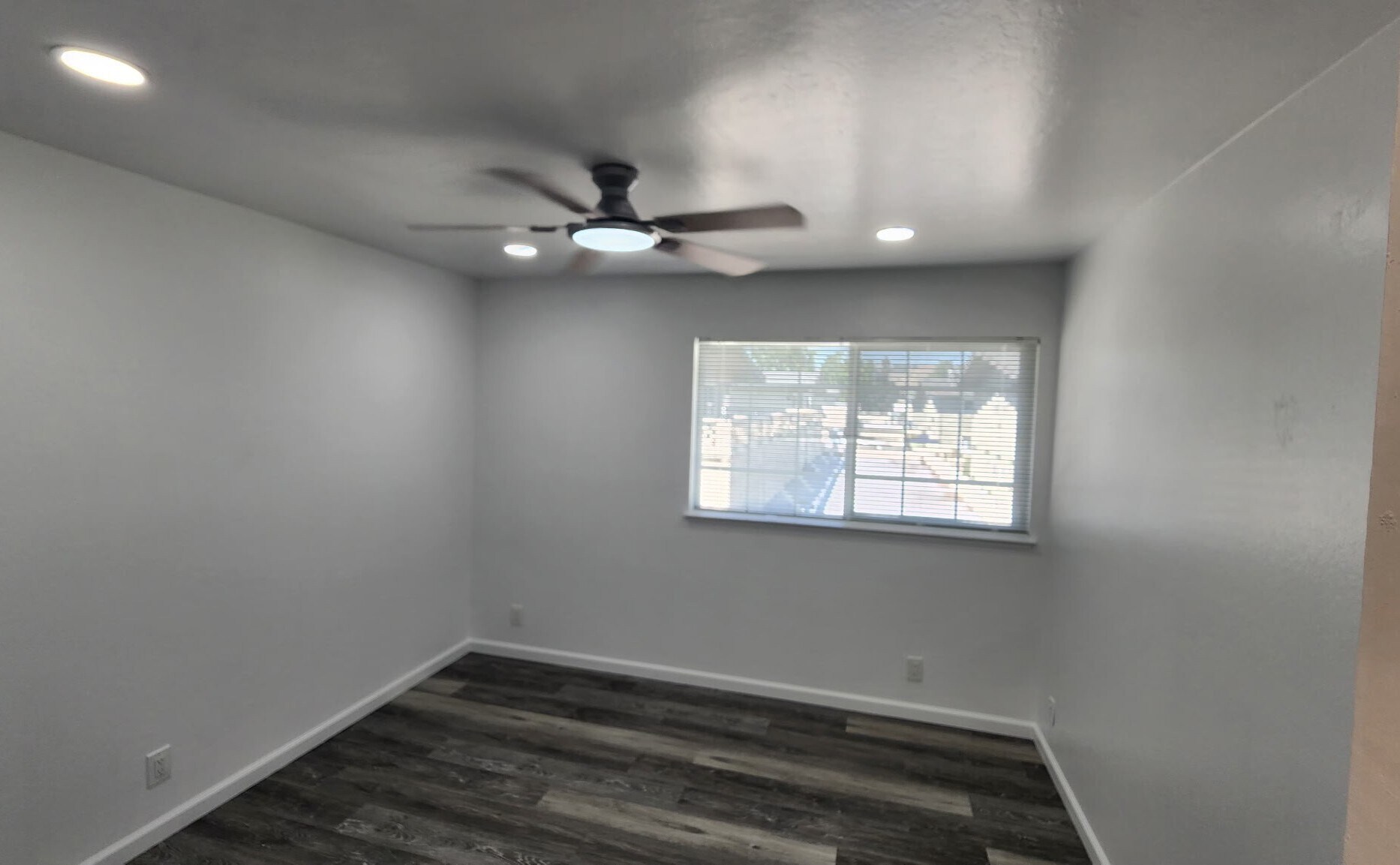Building Photo - 39126 Sundale Dr
