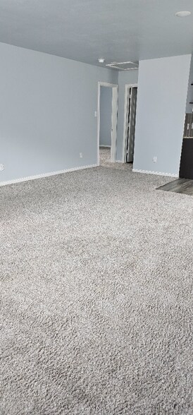 Building Photo - 419 E Day St