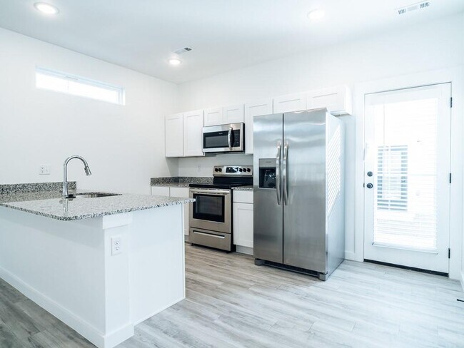 Building Photo - 881 Boardwalk Ave