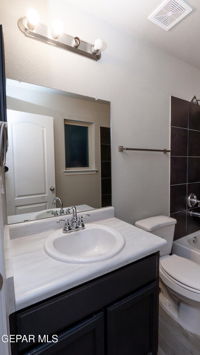 Building Photo - 14316 Paraiso Dr