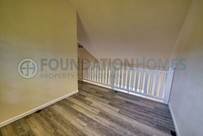 Building Photo - 404 San Marin Dr