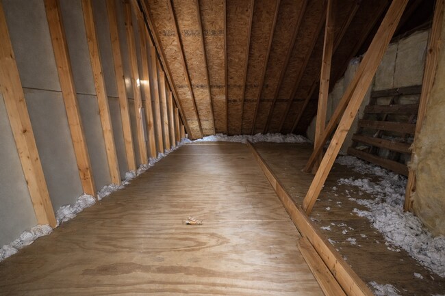 Building Photo - 3 Bed 2 Bath + Bonus Room