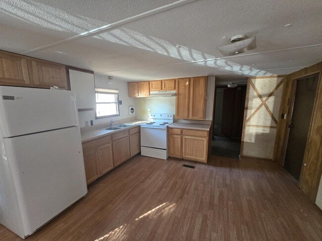 Building Photo - 824 Rembrandt Dr