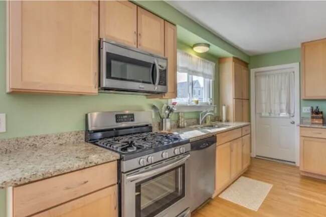 Building Photo - 22 Martin St