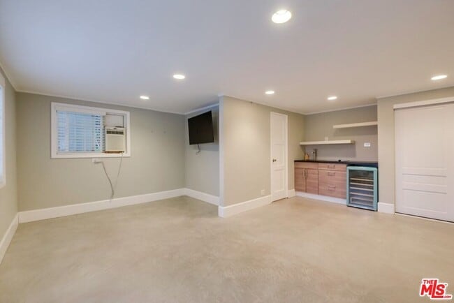 Building Photo - 1328 Linda Rosa Ave