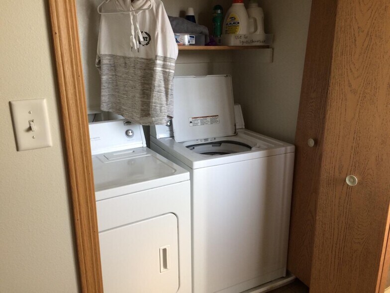 Building Photo - 1528 Starview Dr