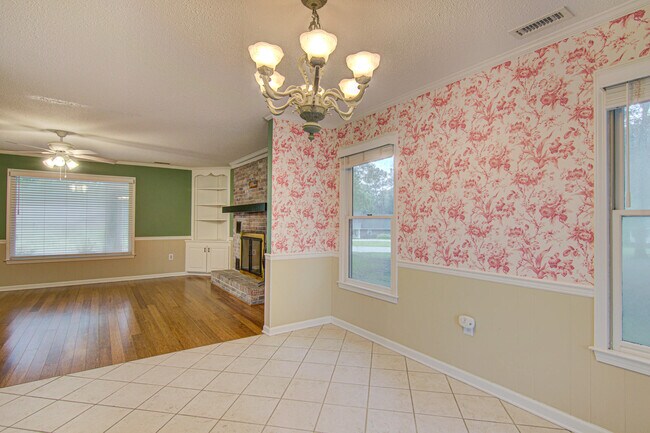 Building Photo - 2315 Treetop Ln