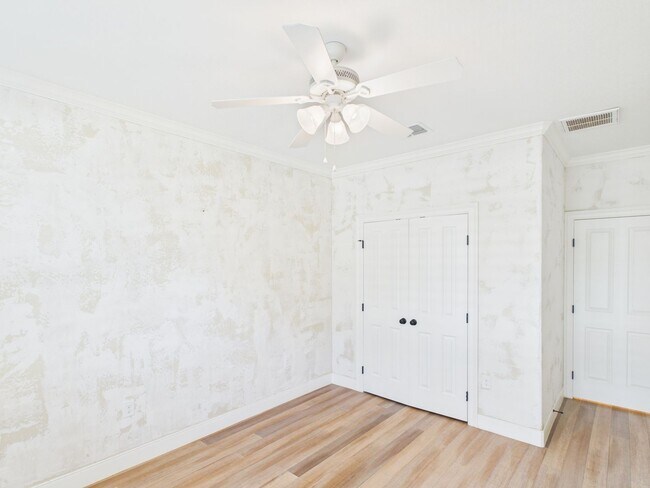 Building Photo - Modern Comfort: 3 Bed, 2 Bath with Garage & Large Pantry