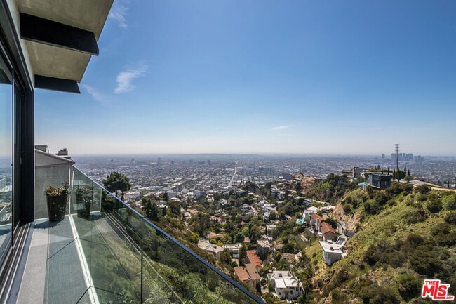 Building Photo - 8506 Magnolia Dr