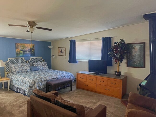 Building Photo - ROSE TREE INN - UPTOWN SEDONA- FURNISHED STUDIO - CABLE TV, WIFI, UTILITIES INCLUDED!