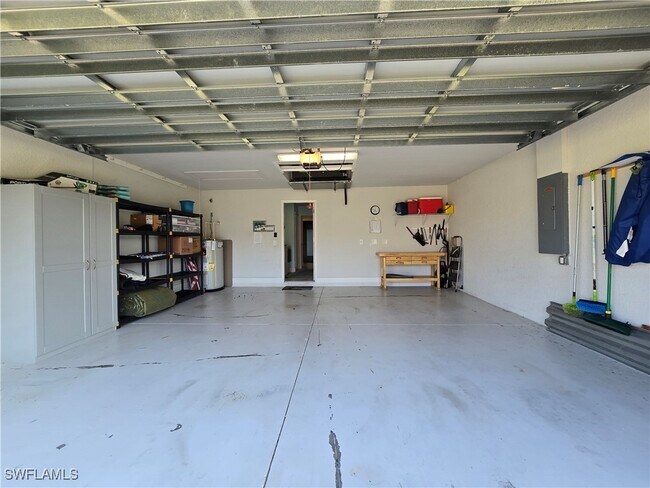 Building Photo - 2533 SW 38th Terrace