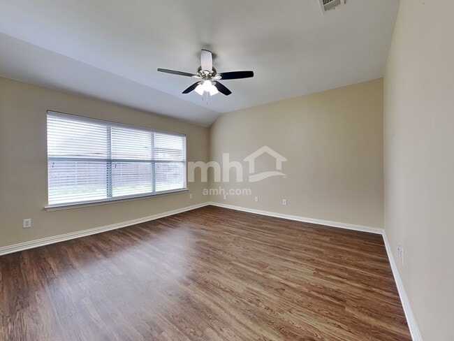 Building Photo - 245 Brookdale Dr