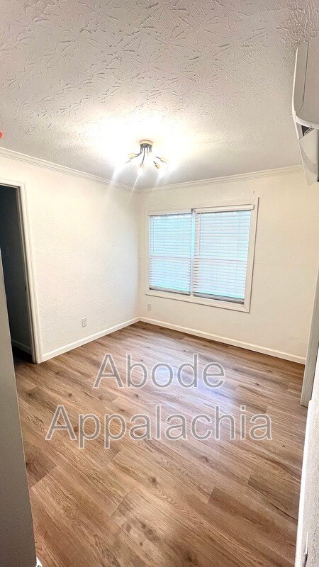 Building Photo - 187 Poplar St