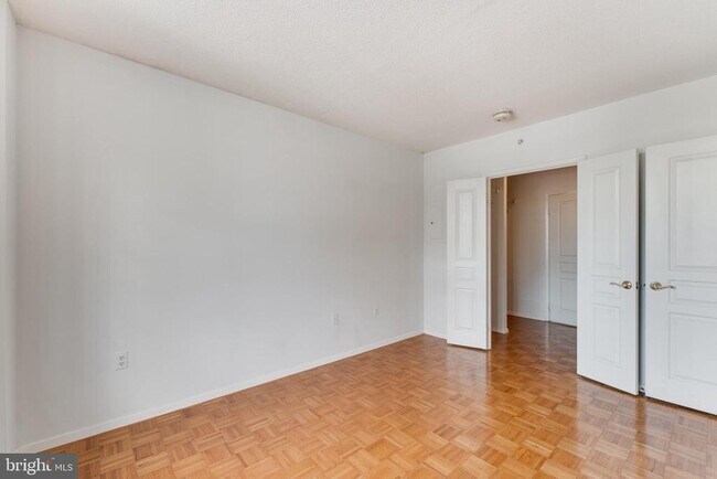 Building Photo - 7111 Woodmont Ave