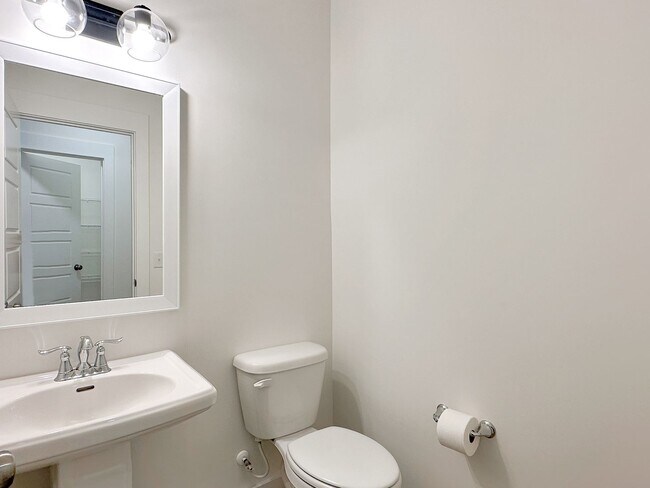 Building Photo - Luxury Townhome in Midtown Nexton