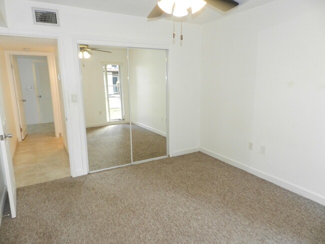 Building Photo - 3 Greenway Village N