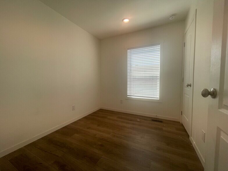 Building Photo - 2627 S Lamb Blvd