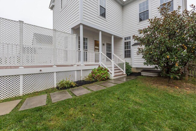 Building Photo - 2705 Mae Wade Ave