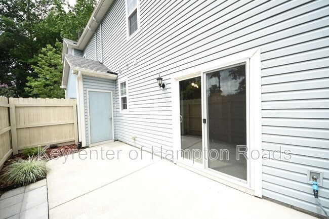 Building Photo - 1407 Rollesby Way