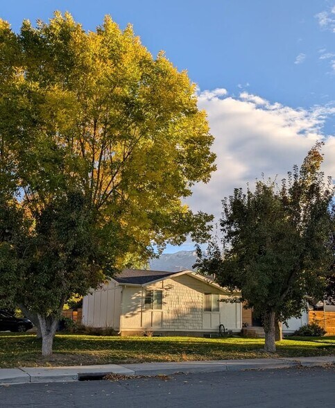 Building Photo - 1056 W 360 S