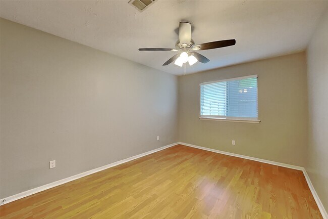 Building Photo - 15022 Ringfield Dr