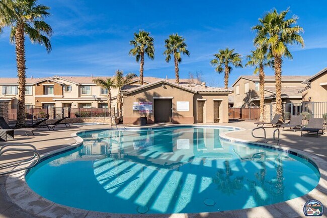 Building Photo - 315 Breezy Pl