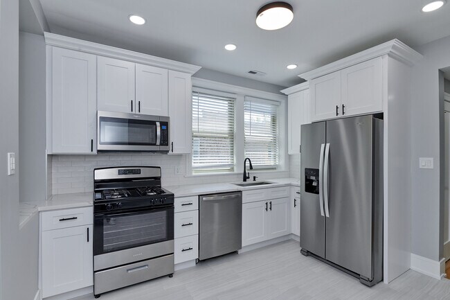 Building Photo - 5439 N Campbell Ave