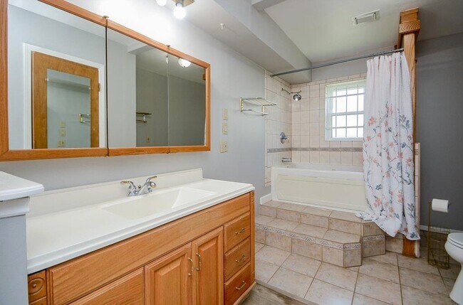 Building Photo - 28911 Enchanted Dr