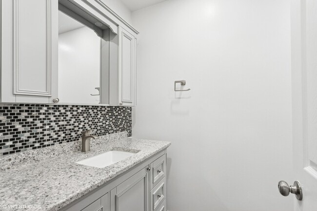 Building Photo - 1771 Warwick Ct