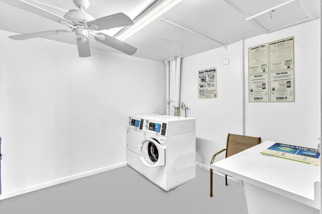 Building Photo - 576 Fanshaw N