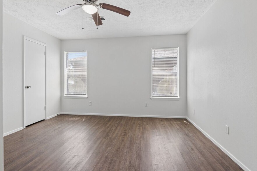 Building Photo - 2504 Ewell Dr