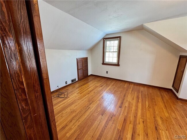 Building Photo - 5291 Abbe Dr