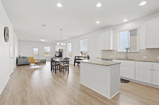 Building Photo - 240 Bedford Falls Ln