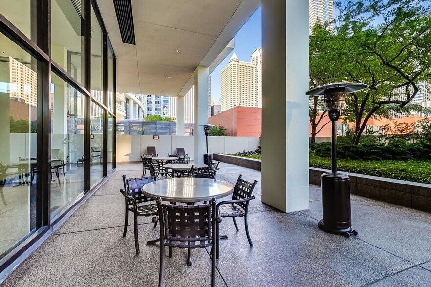 Building Photo - 360 E Randolph St