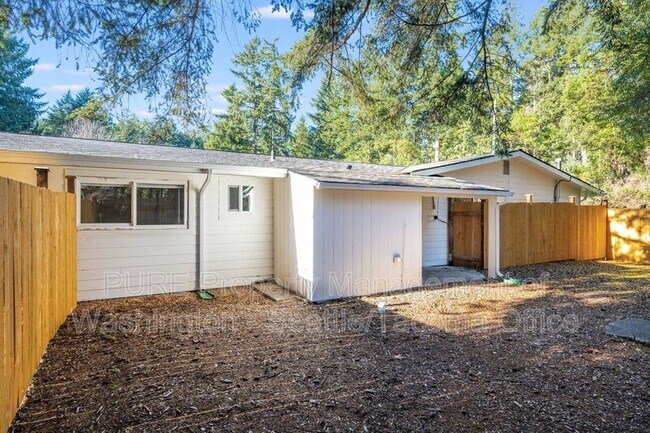 Building Photo - 6417 151st St NW