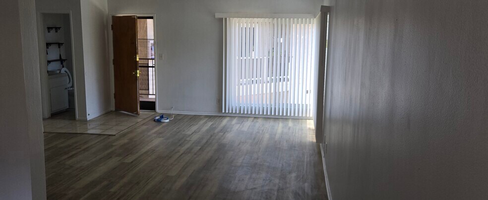 Building Photo - 7000 S La Cienega Blvd