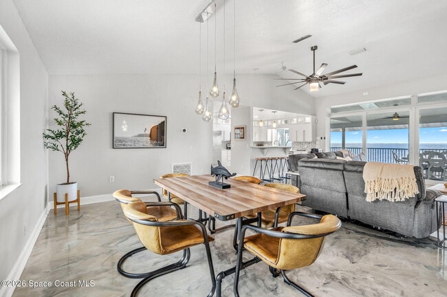 Building Photo - 100 Bonita St