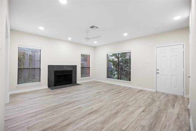 Building Photo - 2668 Bering Dr