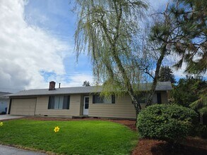 Building Photo - Single-Level Home w/ Garden-Ready Backyard