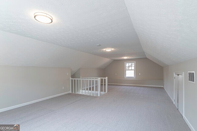 Building Photo - 3165 Henderson Walk