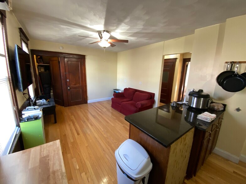 Building Photo - 221 Holland St