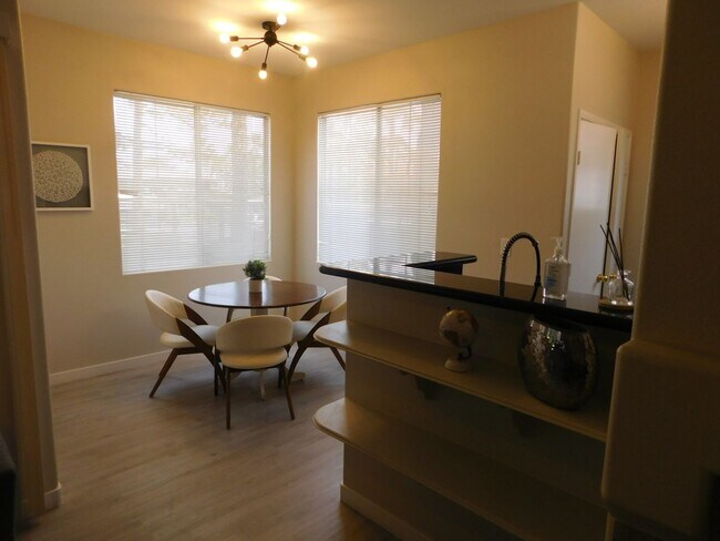 Building Photo - GORGEOUS FULLY FURNISHED 2 BEDROOM UNIT*GA...