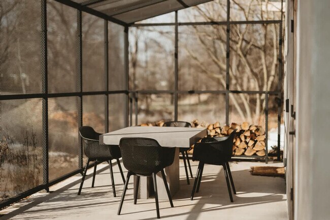 Building Photo - 514 Hook St