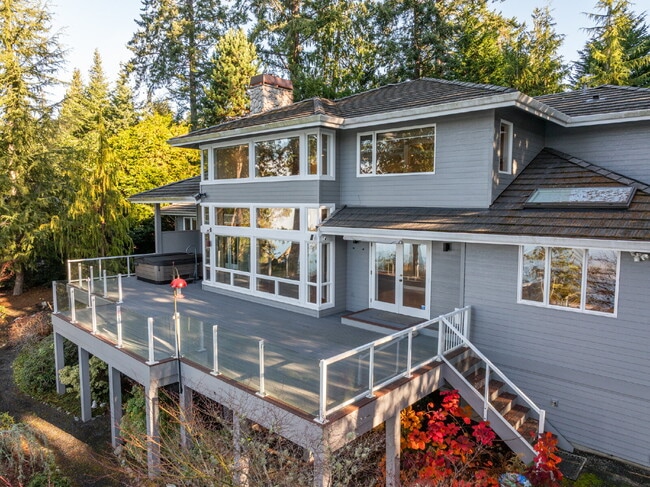 Building Photo - Beautiful Custom Home Overlooking Sequim Bay