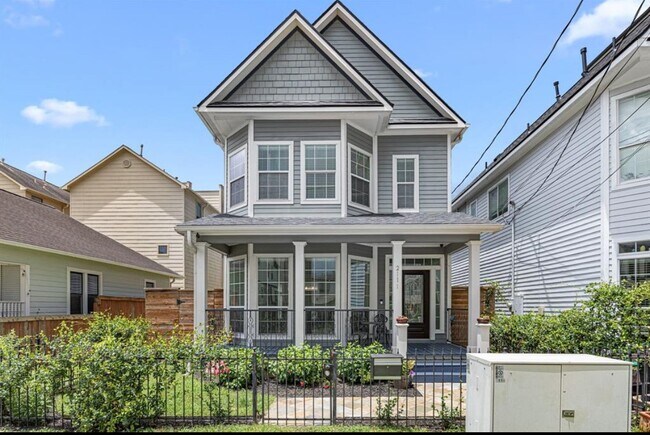 Primary Photo - 2111 Beall St