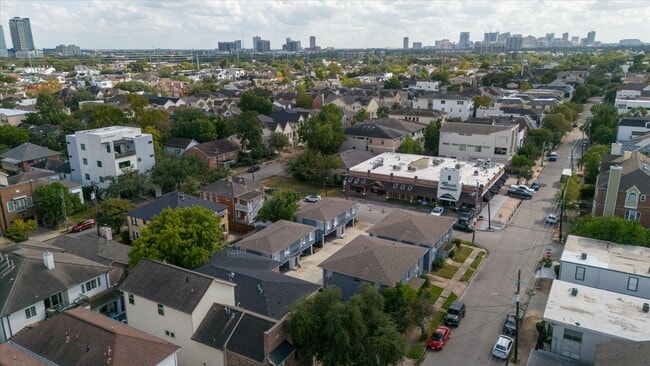 Building Photo - 1915 McDuffie St
