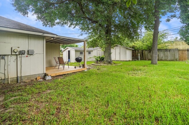 Building Photo - 24826 Broad Pine Dr