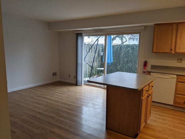 Building Photo - 3575 Kenbrooke Ct